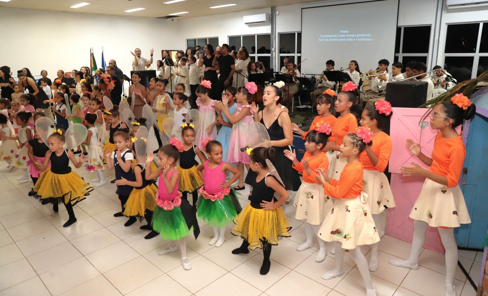 A programação trouxe o Coral Bequadros, com canções sobre preservação ambiental, a Banda Articum, performances solos e danças que retrataram os impactos das queimadas e alertaram para os desafios climáticos