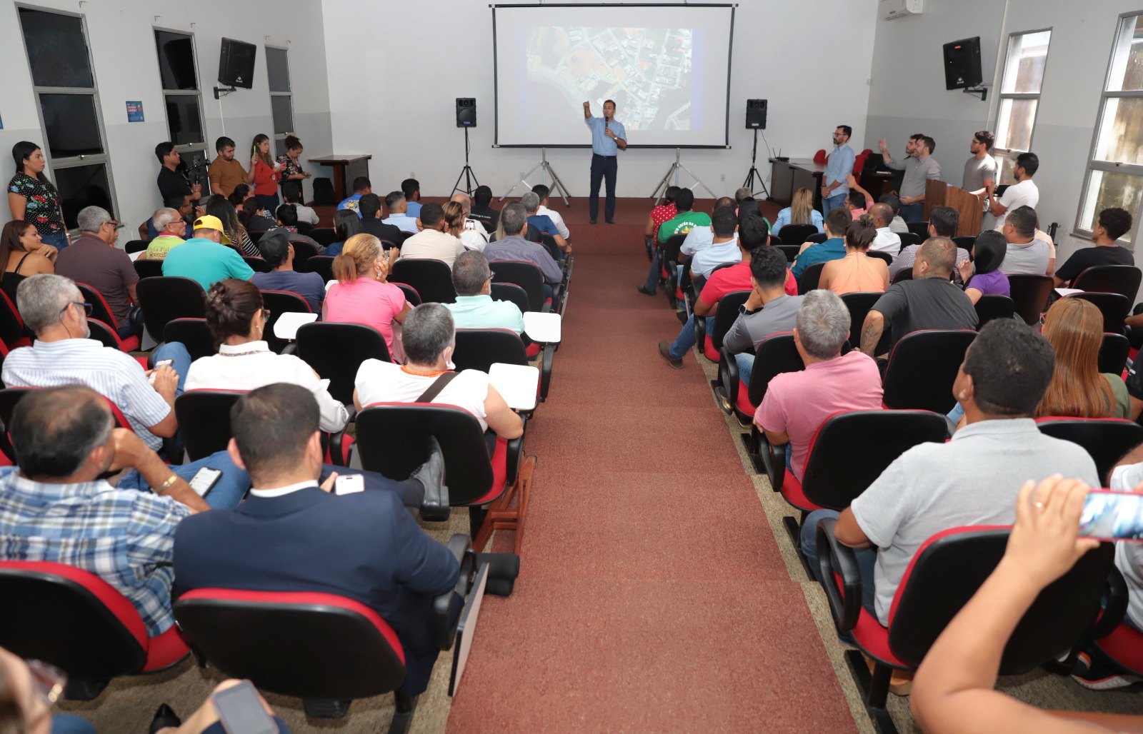 O encontro foi um momento de diálogo, escuta e sugestões, além da apresentação da nova Praça de Alimentação e do Projeto Empreende Araguaína