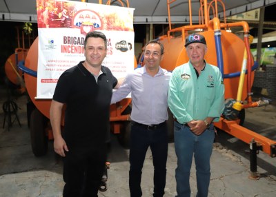 Prefeitura de Araguaína entrega equipamentos para o combate a incêndios rurais