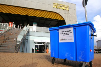 Prefeitura instala novos contêineres de lixo em pontos estratégicos de Araguaína