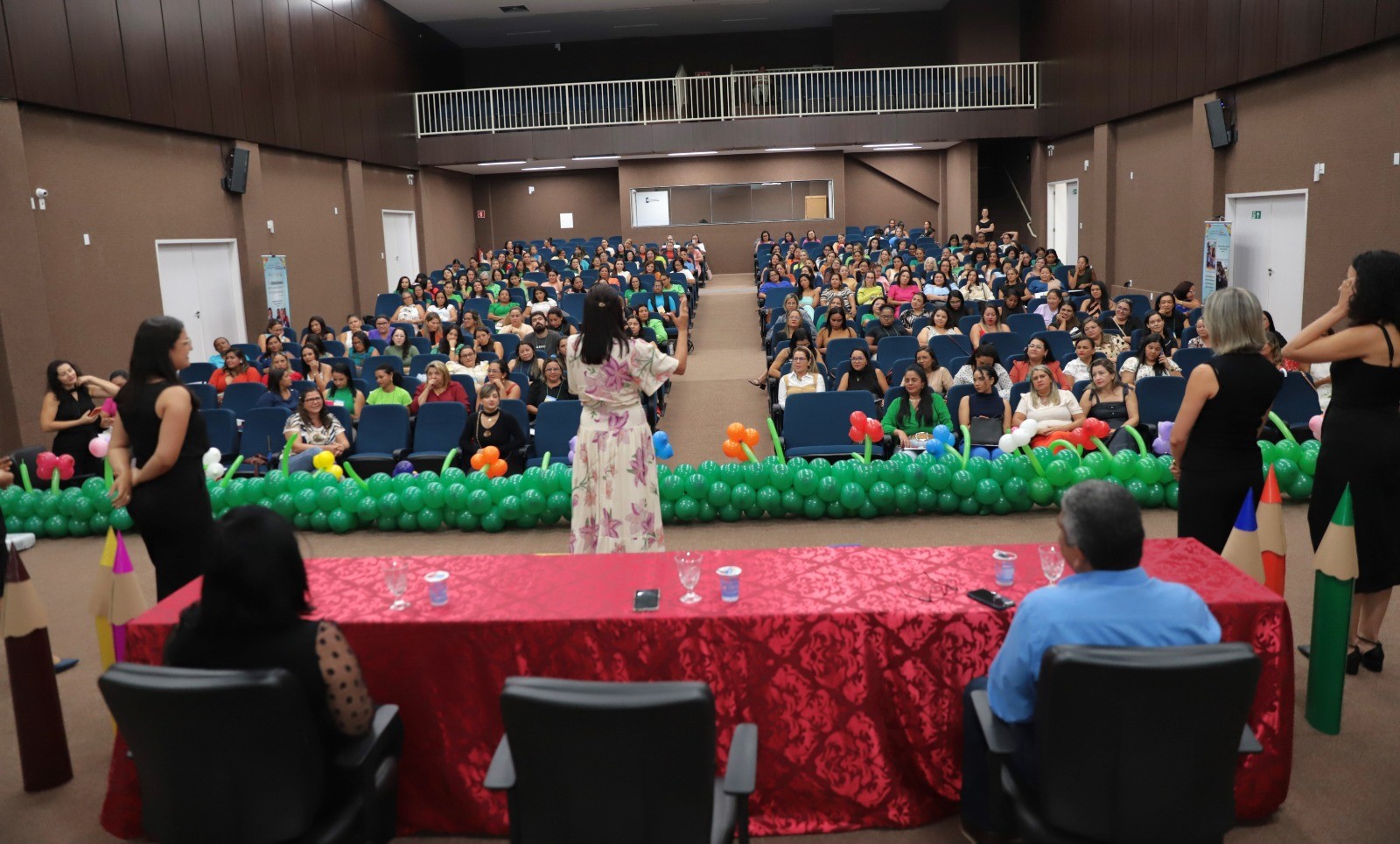 A missão do LEEI é apresentar a criança à linguagem escrita, respeitando as particularidades da primeira infância e tem como proposta a interação dos alunos com a escrita como uma prática social, parte do cotidiano e presente nas brincadeiras