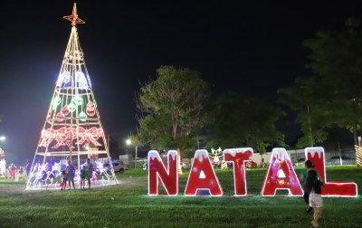 Araguaína acende a magia do Natal com decoração temática em vários pontos da cidade