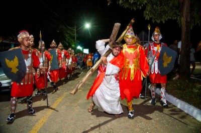 Em Araguaína, encenação da Via Sacra reúne centenas de católicos no distrito de Novo Horizonte