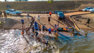 Lago Azul recebe treino de triatlo pela primeira vez