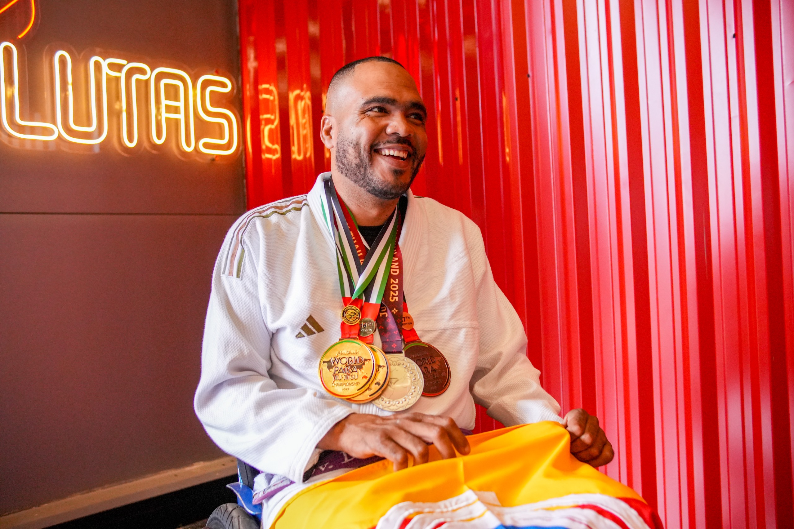 “Ir sozinho não me impediu de representar a nossa cidade e de conquistar esses títulos. Pra mim, é motivo de muito orgulho e uma honra conquistar e ser o primeiro paratleta a representar Araguaína”.