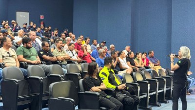 Motoristas das secretarias municipais participam de ação do Maio Amarelo