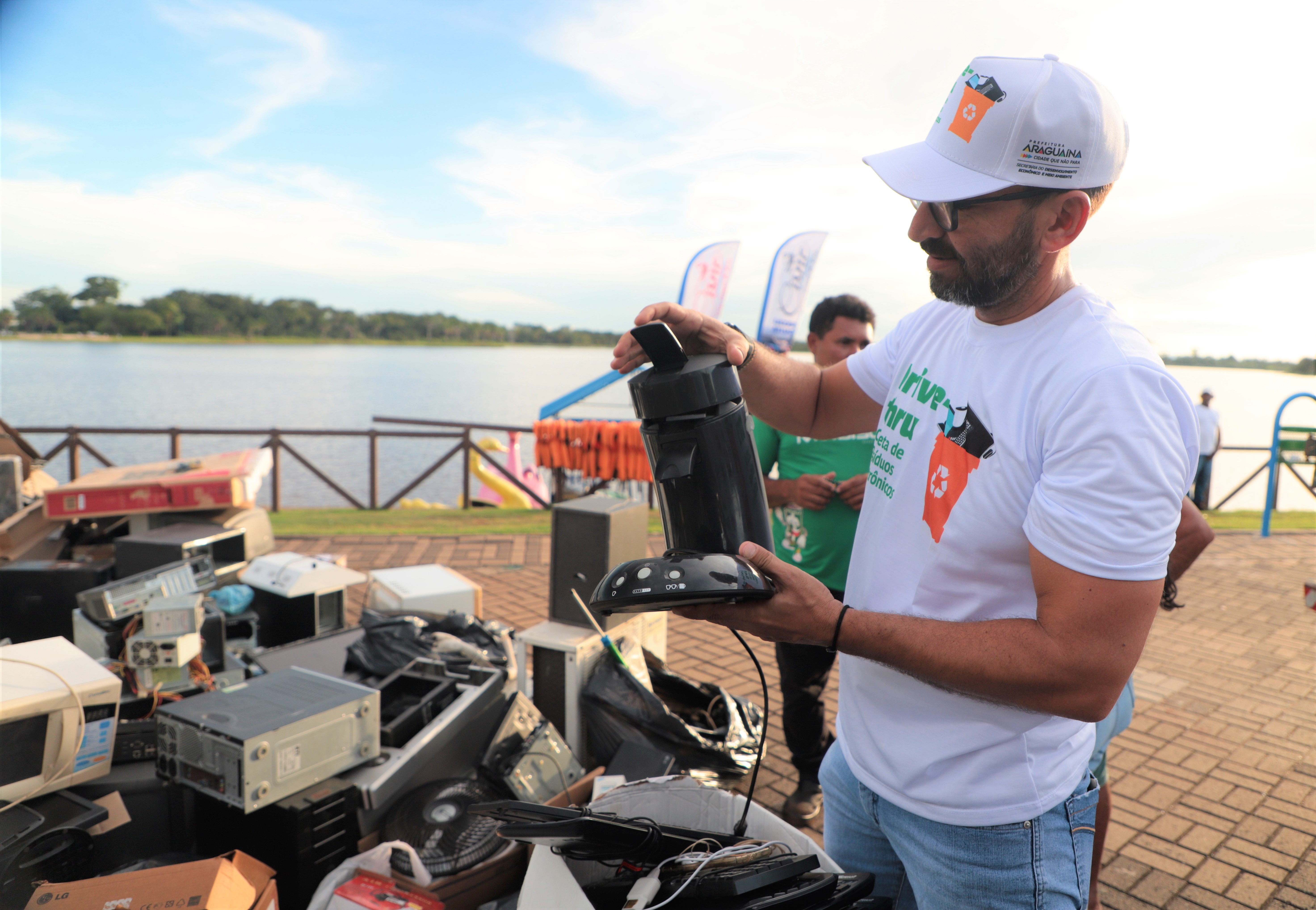 "Ao garantir o retorno adequado destes produtos, evitamos o descarte incorreto de materiais tóxicos e promovemos o reaproveitamento de componentes", explica Nathalia Germanos, técnica de Educação Ambiental da Secretaria do Meio Ambiente de Araguaína.