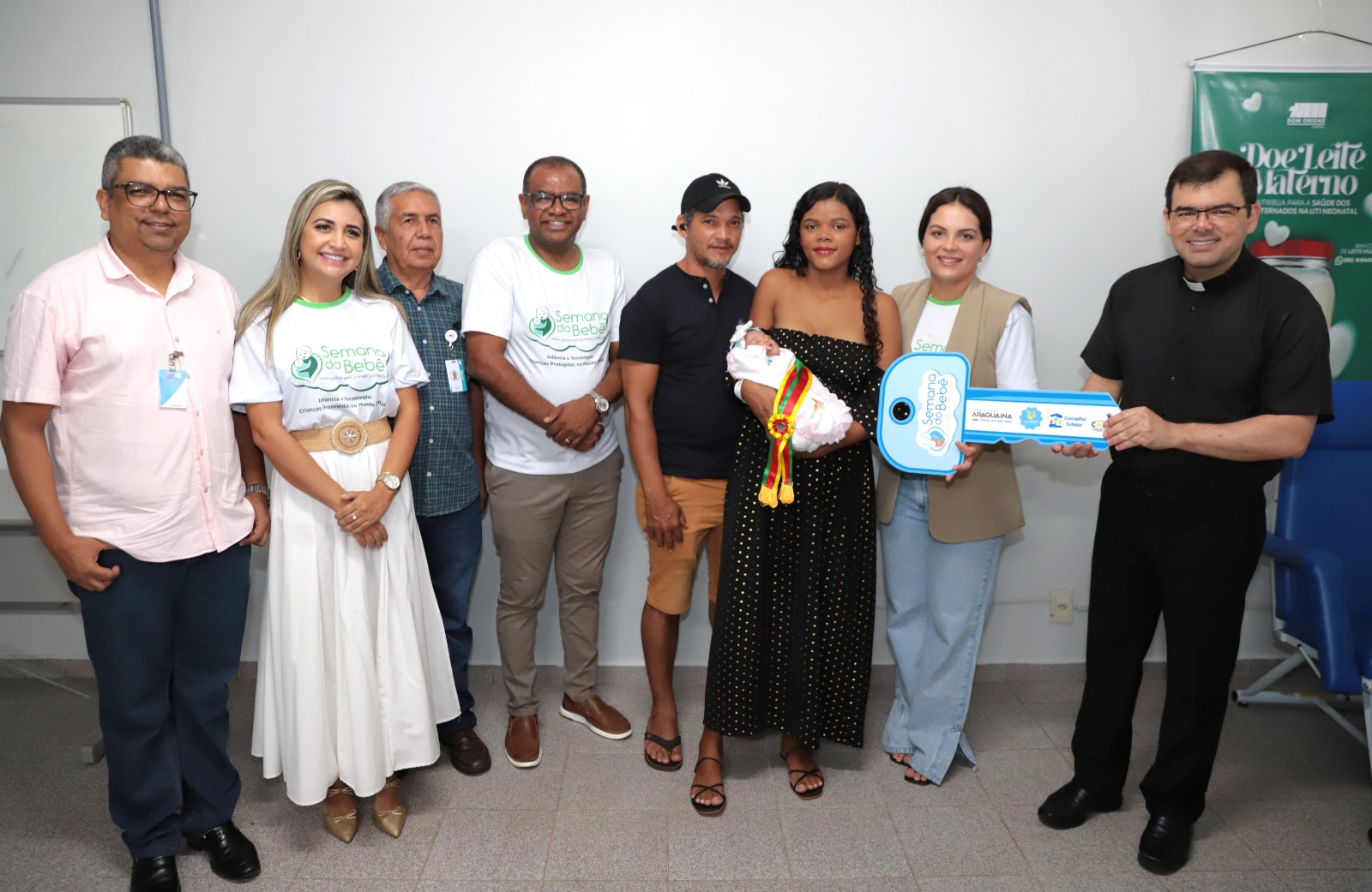 Recém-nascida recebe título de Bebê Prefeita e chave da cidade de Araguaína