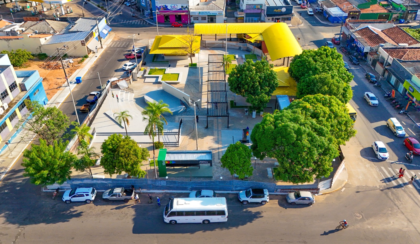 A praça recebeu novos pontos comerciais, piso intertravado, novos bancos de concreto, pergolado metálico, Sistema de Proteção contra Descarga Atmosféricas, estacionamento, lixeiras, nova estrutura de iluminação, entre outras melhorias