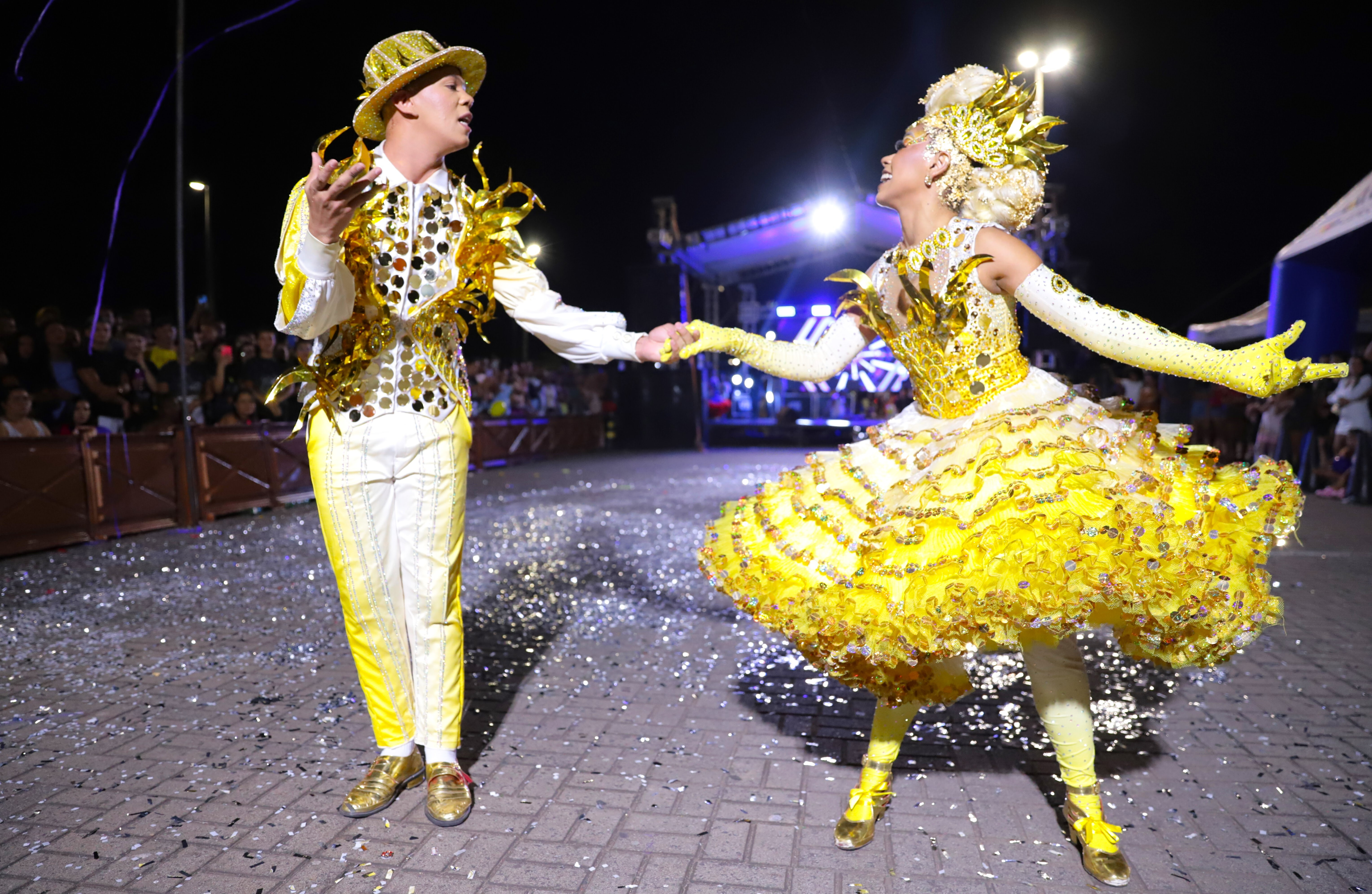 A abertura do festival contará com os concursos para a escolha do Casal de Reis, Casal Cangaço, Casal de Noivos, Rainha e Rainha da Diversidade do São João do Cerrado 2025. A animação fica por conta do Forró do Lampião e o trio Tucana’s.