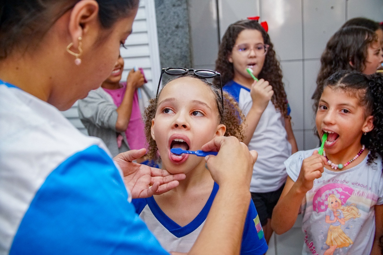 Além dessas frentes, a Secretaria Municipal da Saúde também disponibiliza atendimentos odontológicos por meio do Odontomóvel em ações e campanhas específicas