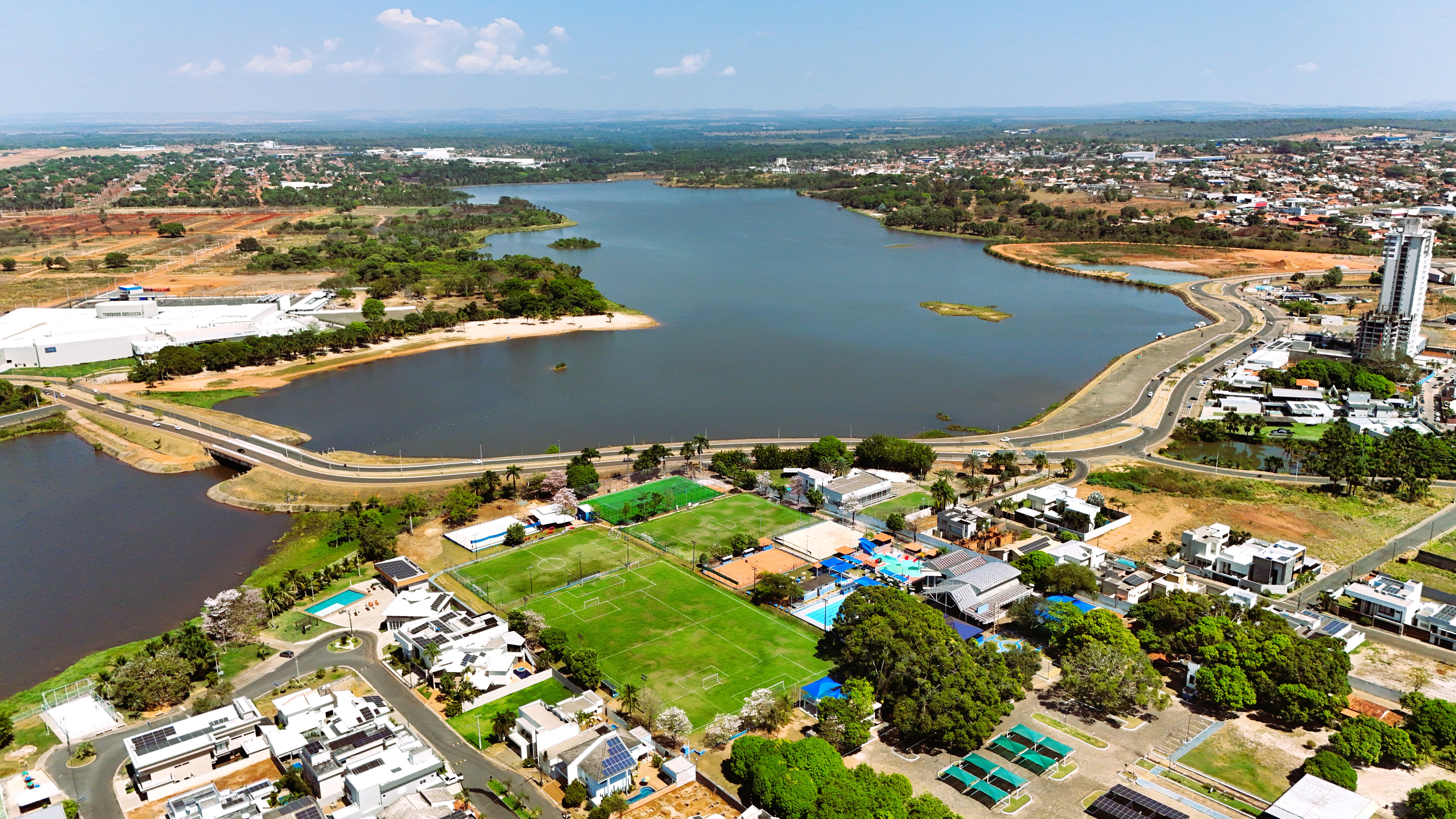 Durante todo o dia, o público terá acesso a atendimentos sociais, de saúde e cidadania em um mesmo espaço. A ação não exige inscrição e busca facilitar o acesso da população a serviços essenciais.