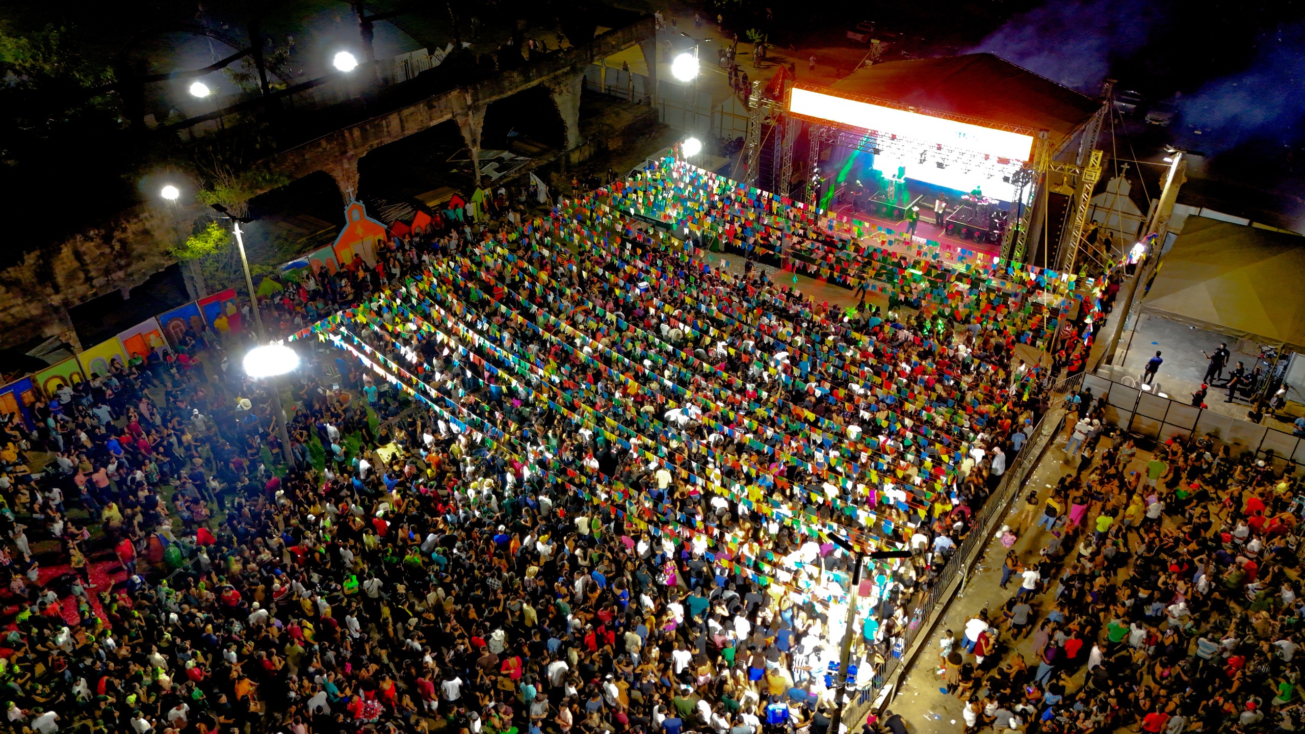 Além da programação musical, o São João do Cerrado contará com apresentações juninas, espaço gastronômico e espaços de lazer para toda a família.