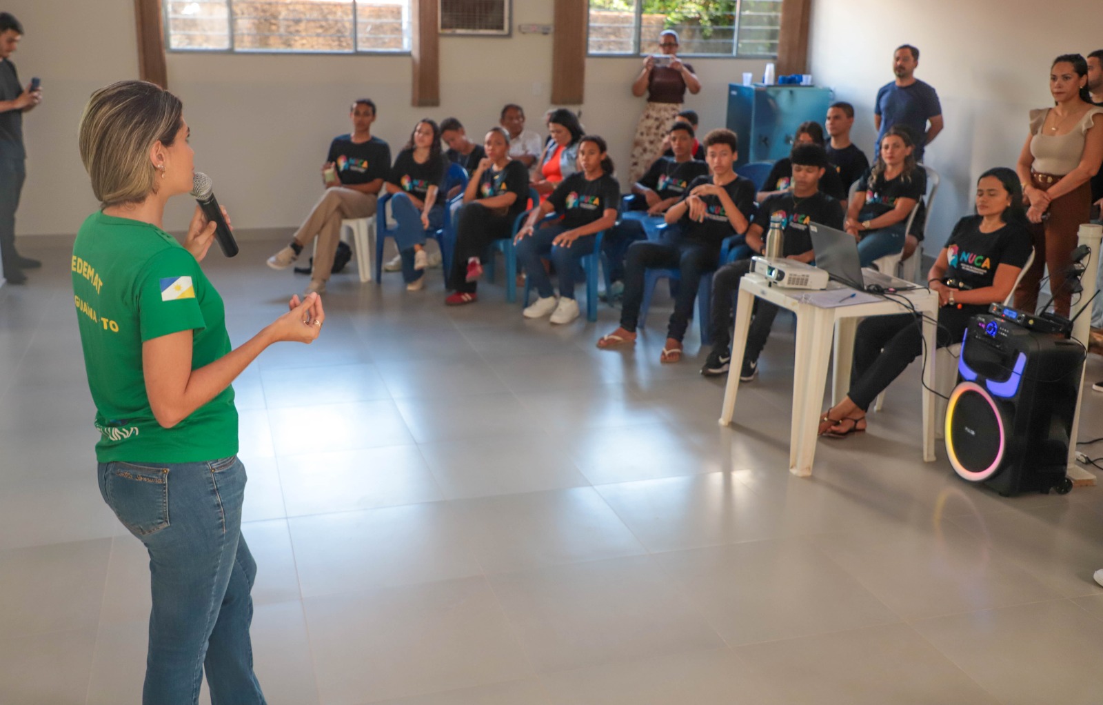 O encontro foi encerrado com a distribuição de mudas de árvores nativas, simbolizando o compromisso coletivo com a preservação ambiental.