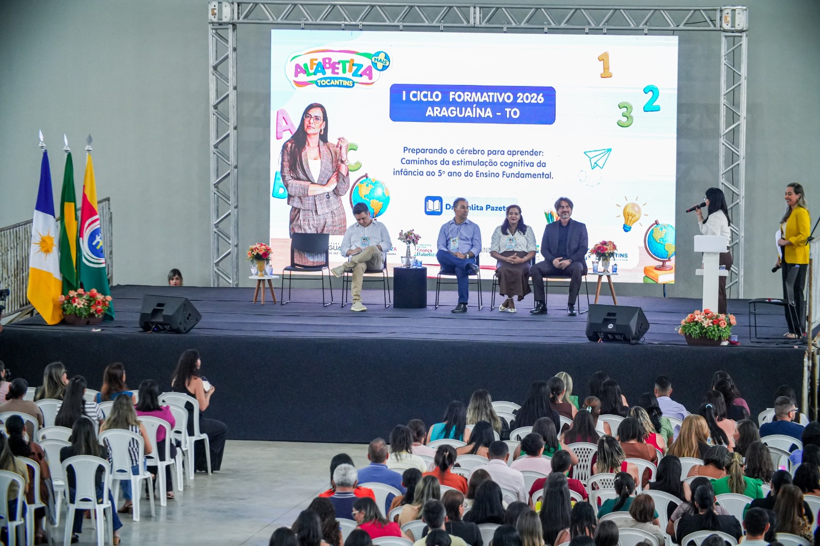 Araguaína tem se destacado nacionalmente pelos resultados alcançados na alfabetização. Em 2024 e 2025, o município recebeu, por dois anos consecutivos, o Selo Ouro da Alfabetização, concedido pelo Ministério da Educação, após superar as metas nacionais estabelecidas.