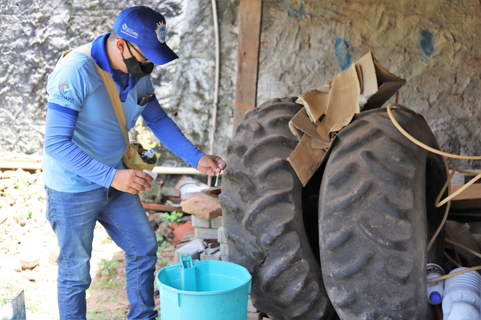 Equipes de saúde intensificam bloqueios, visitas domiciliares e ações educativas para conter o avanço da dengue e reduzir riscos à população.