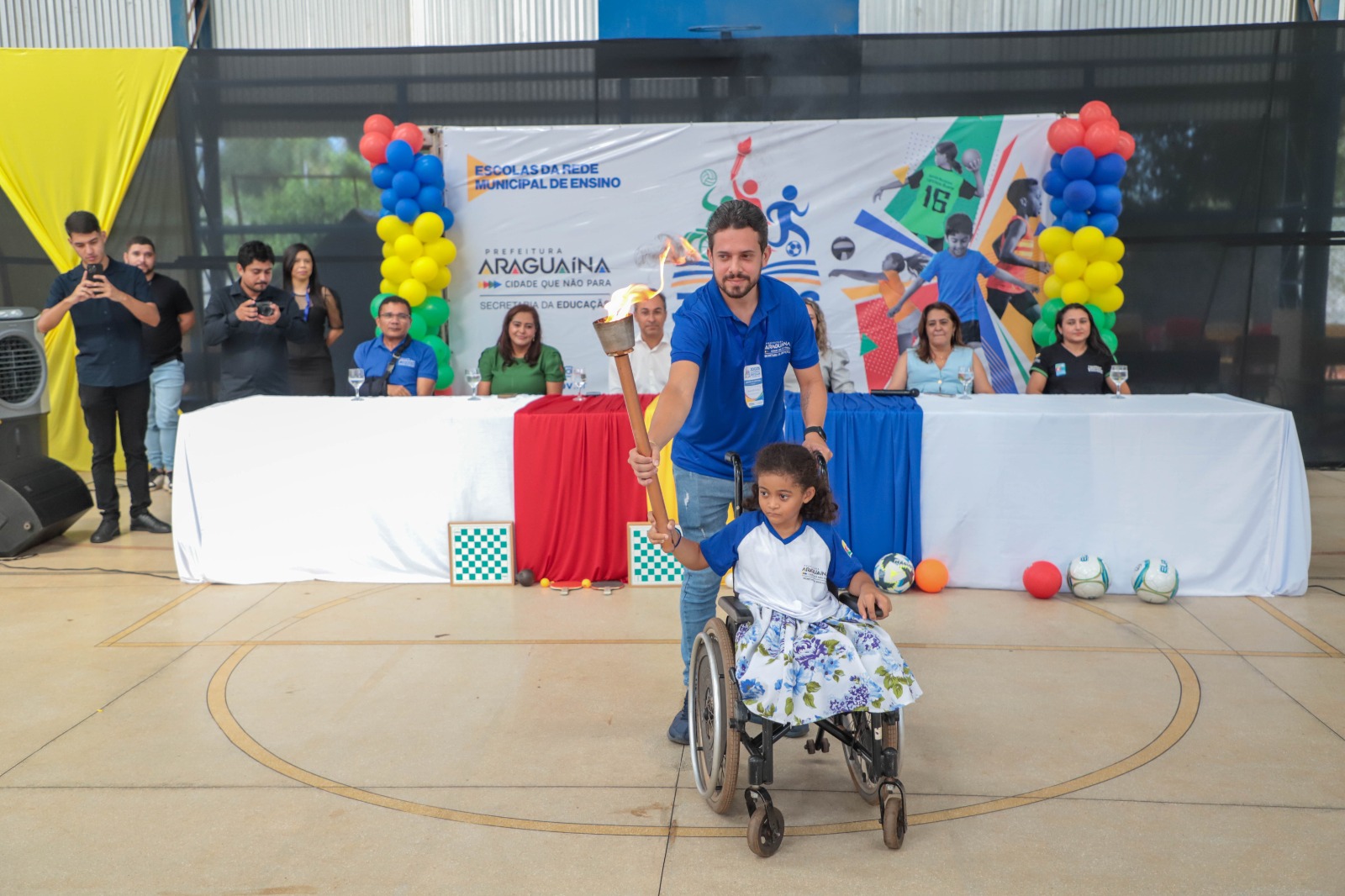 Os estudantes disputam nove modalidades: corrida (50m e 100m), arremesso de peso, dama, tênis de mesa, boliche, queimada, futsal e handebol. A primeira etapa das competições começaram hoje (13), no Complexo Esportivo Pedro Quaresma.
