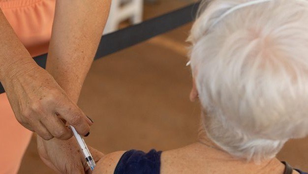 Araguaína inicia vacinação com Pneumo 20 para idosos a partir de 85 anos