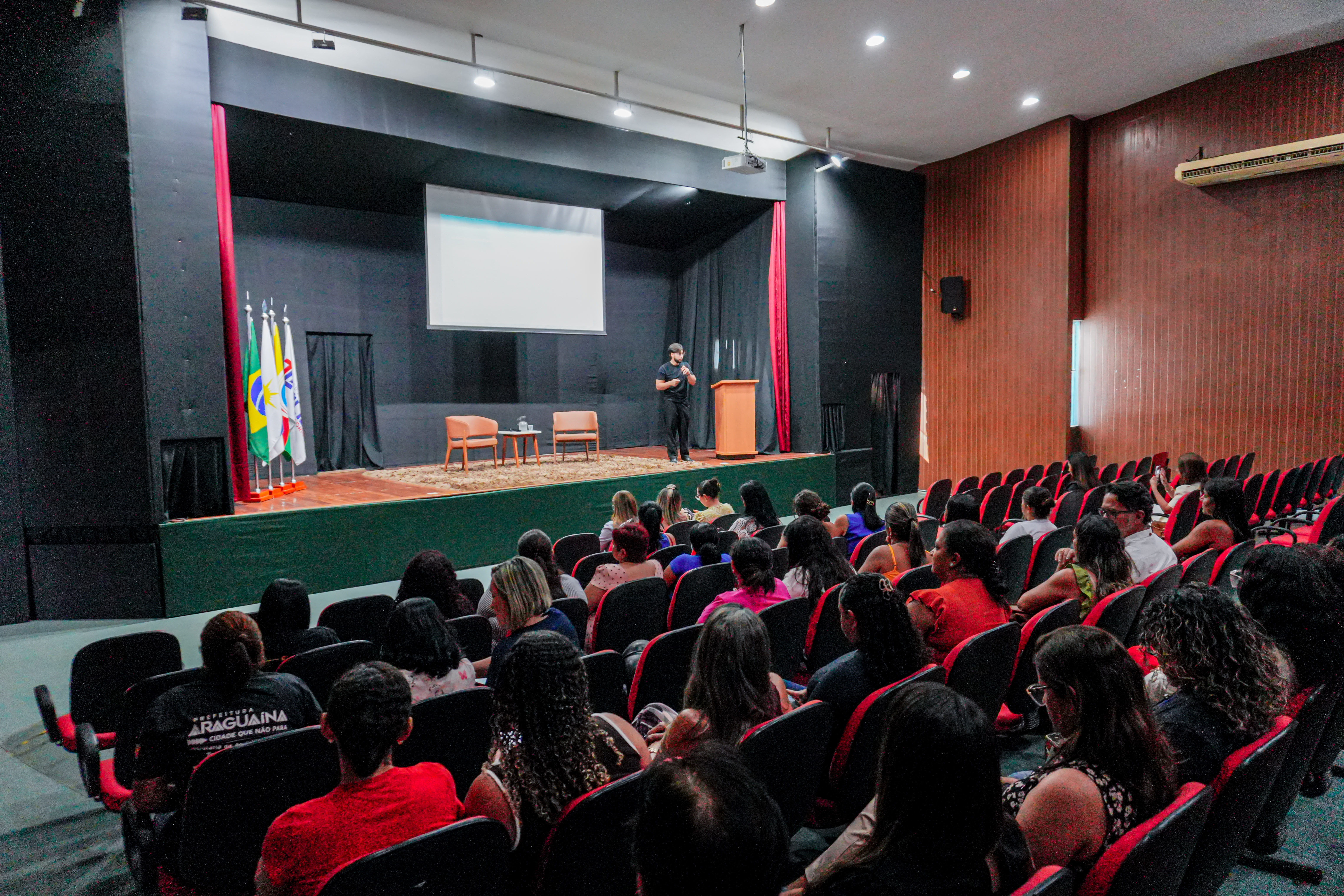 O seminário tem como referência a Lei Federal nº 13.010, de 26 de junho de 2014, conhecida como Lei Menino Bernardo, que estabelece o direito de crianças e adolescentes de serem educados e cuidados sem o uso de castigos físicos ou de tratamento cruel ou degradante.