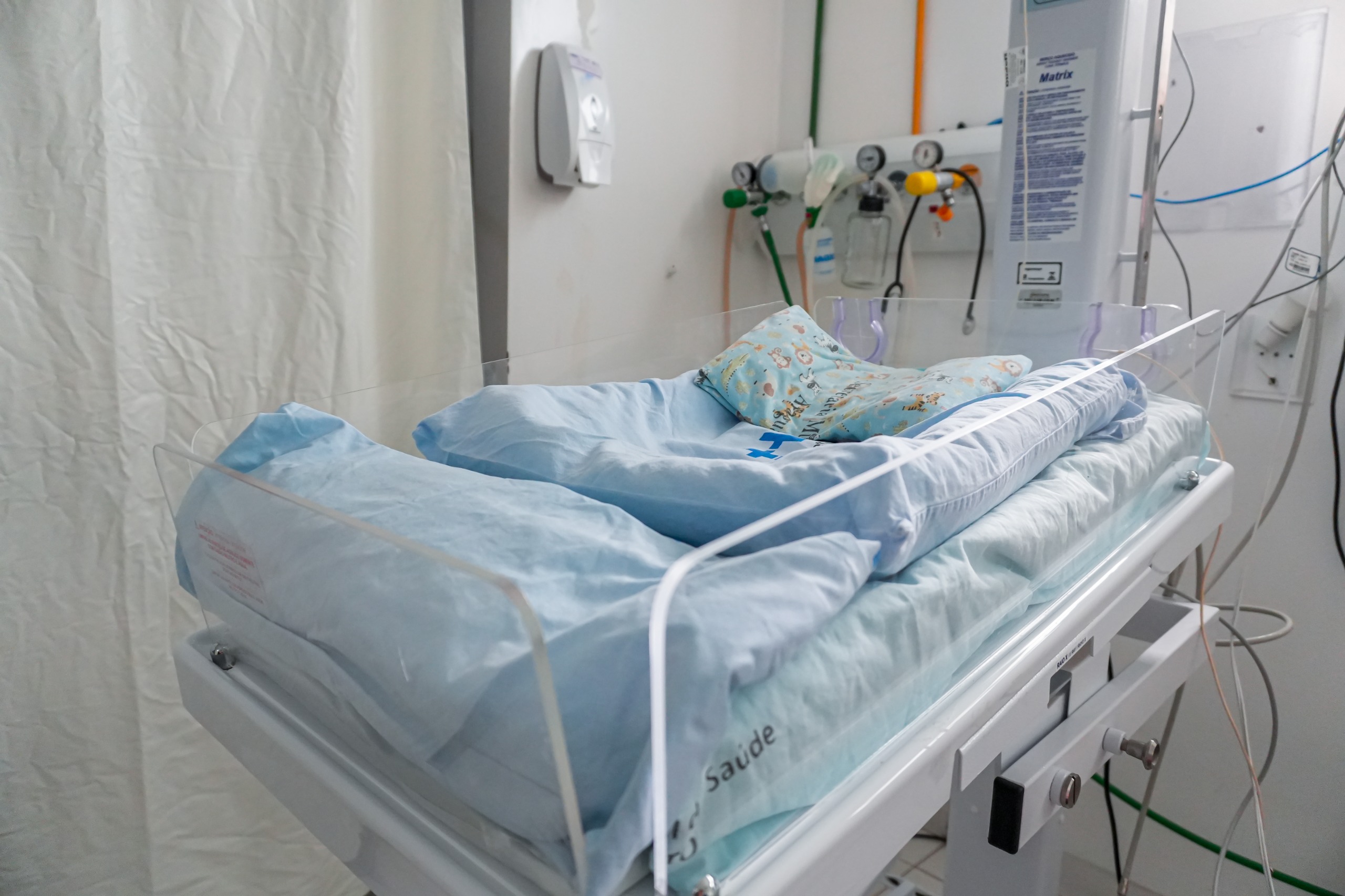 A lei, que tem prazo de 180 dias para total efetivação, prevê acompanhamento psicológico desde o momento da perda, encaminhamento para suporte após a alta hospitalar e atendimento mais humanizado durante o período de internação.