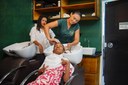 Assistidas do Centro-Dia de Araguaína têm spa day ofertado por salão de beleza