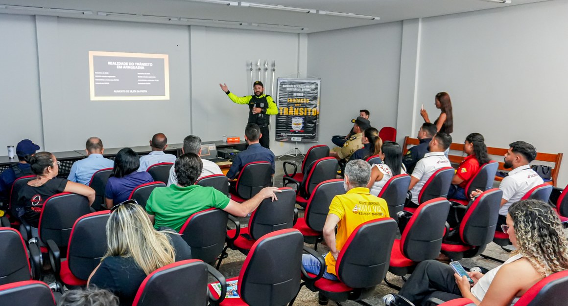 ASTT e órgãos de trânsito promovem encontro com autoescolas para fortalecer formação de condutores em Araguaína