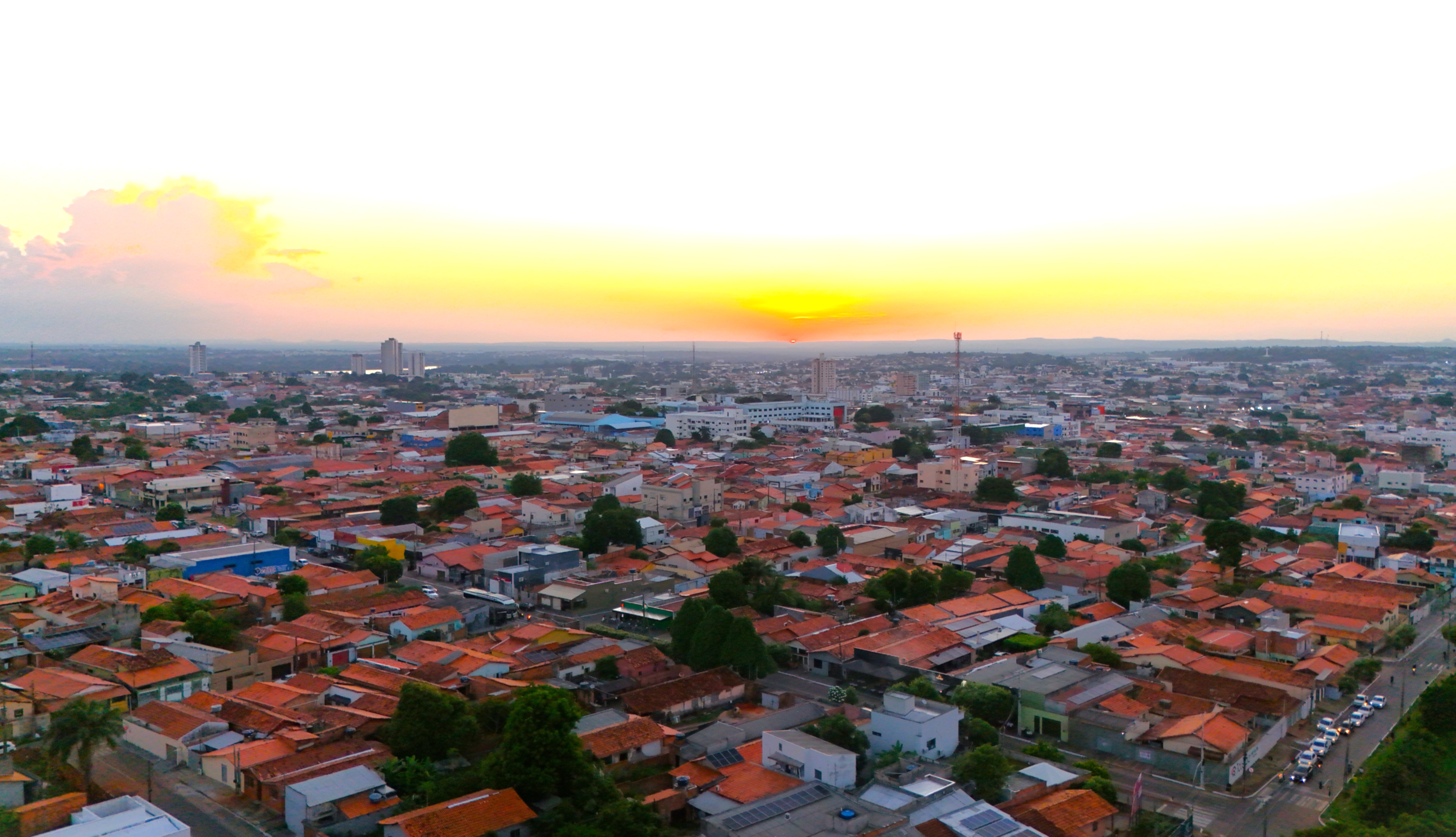 O parcelamento do imposto pode ser feito em até 10 vezes e com descontos de 30% ou 35% para imóveis edificados ou não, respectivamente.