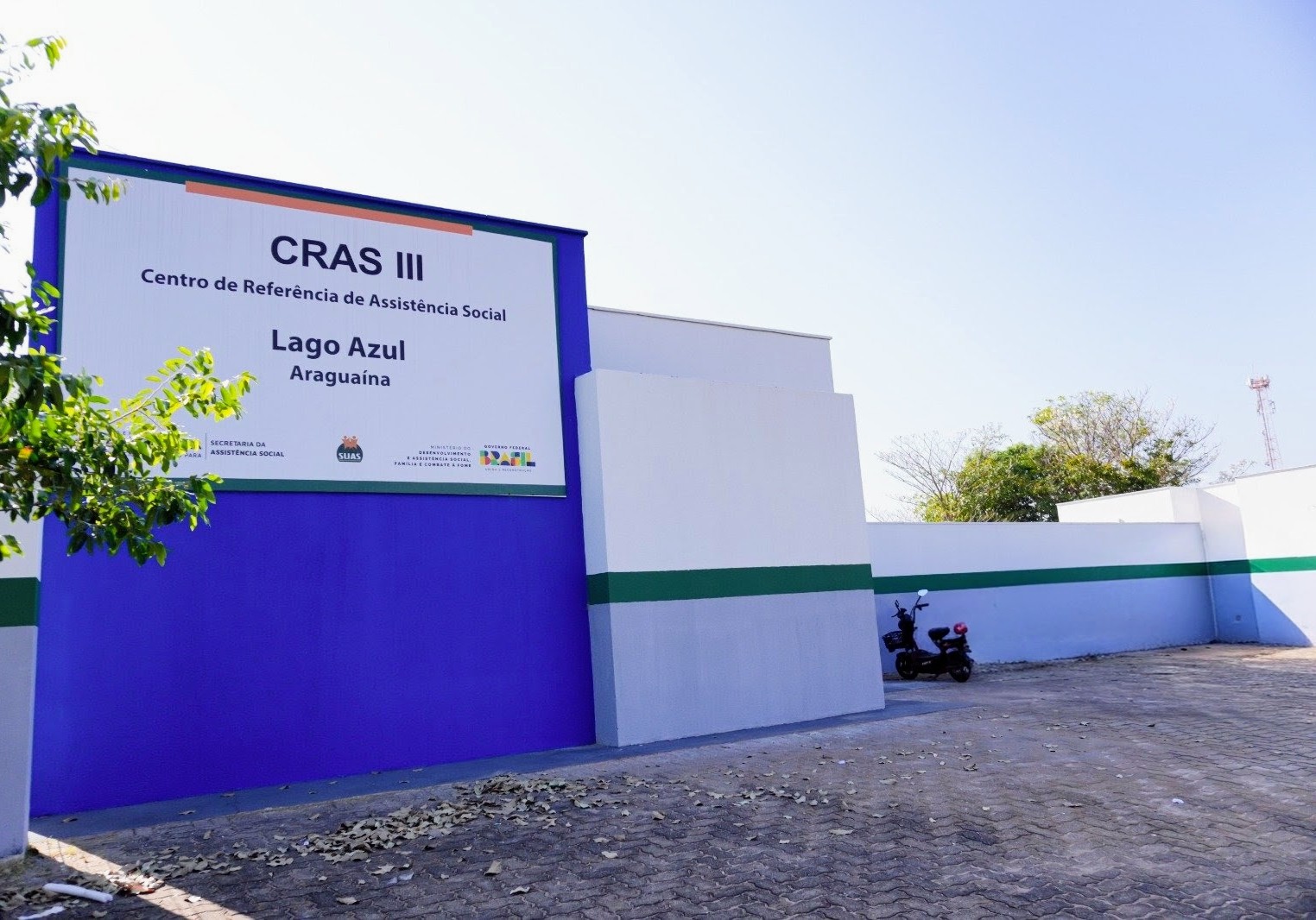 Com a estrutura reformada, o CRAS III amplia as condições para a realização dos serviços e atividades oferecidos à população, proporcionando um ambiente mais funcional tanto para os usuários quanto para os profissionais.