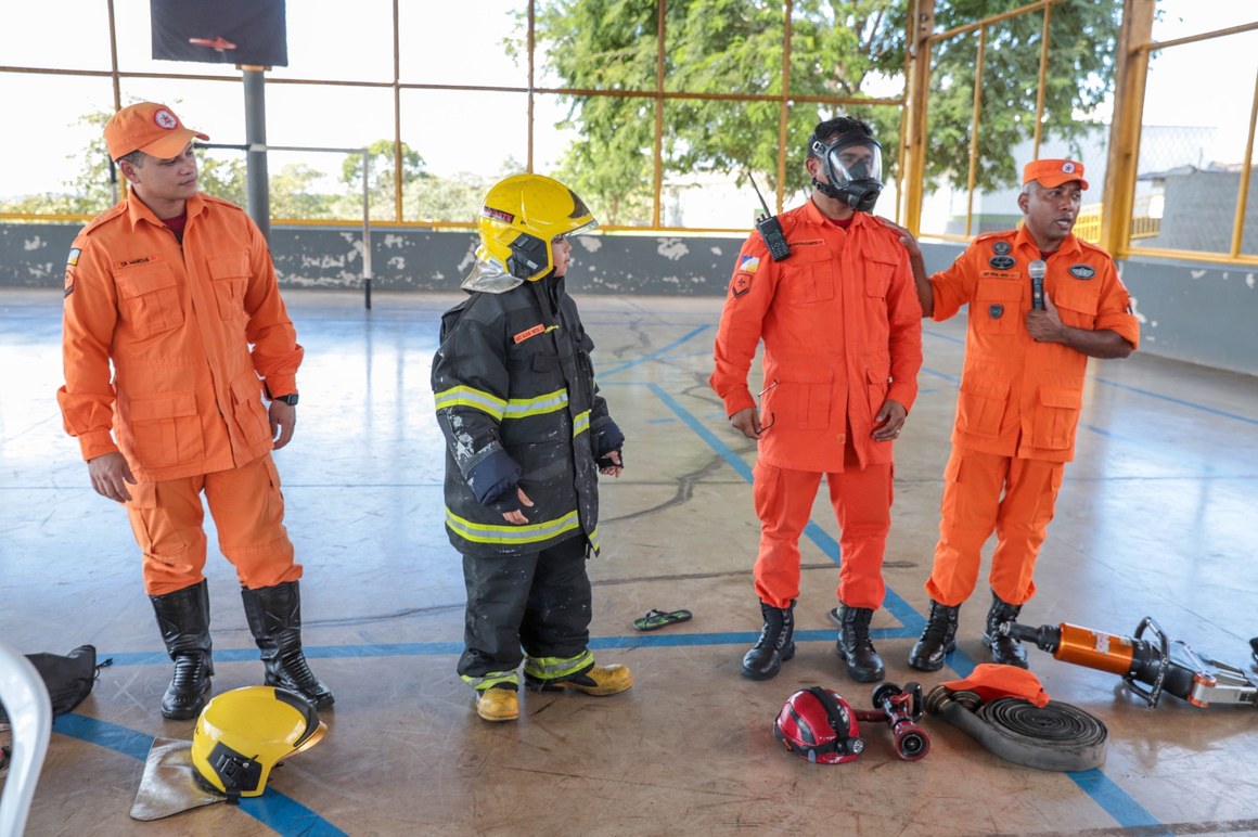 Parceria entre a Prefeitura e o Corpo de Bombeiros Militar leva curso inédito de prevenção de acidentes e noções de primeiros-socorros a escolas municipais de Araguaína