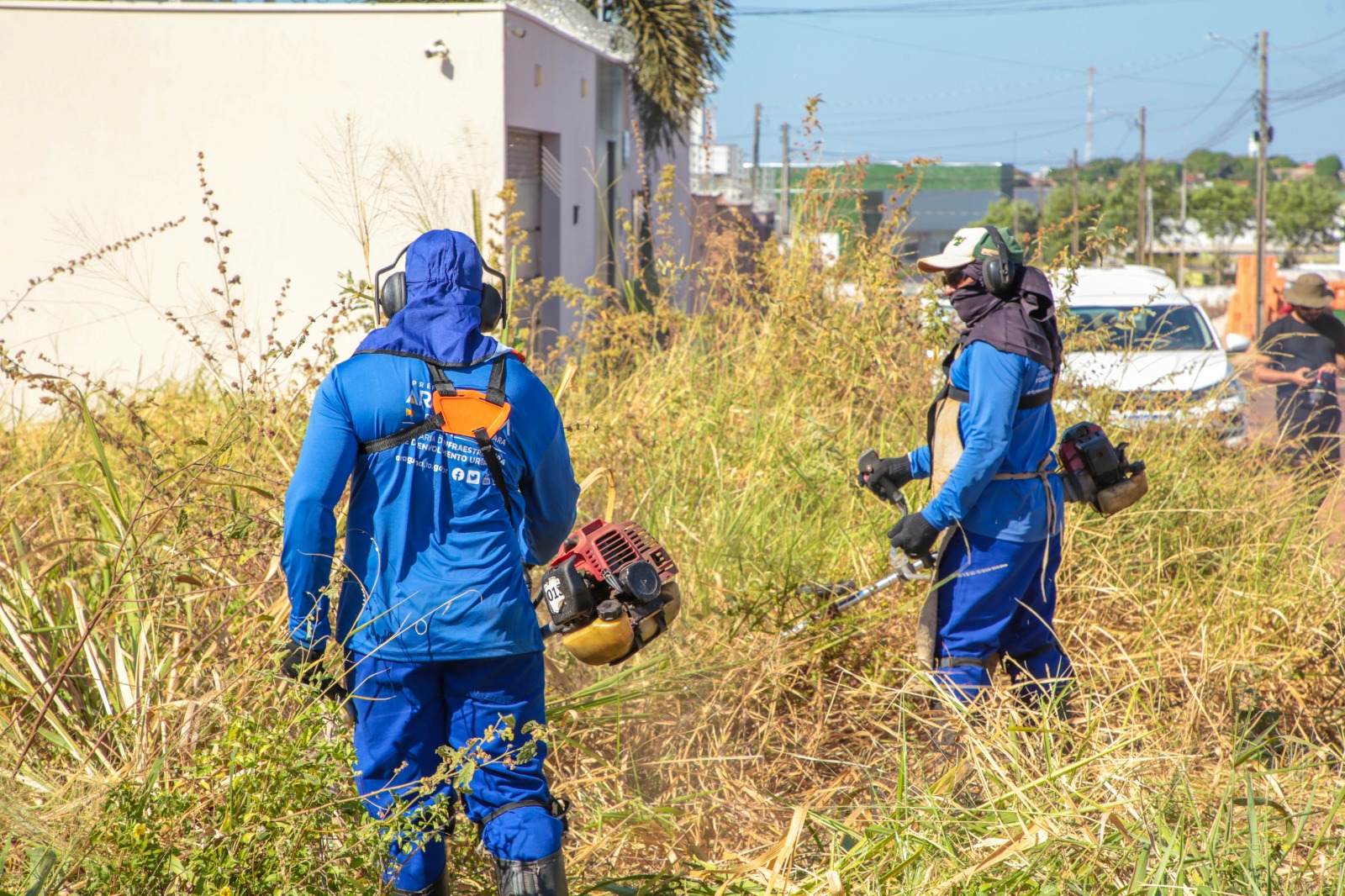 Prefeitura de Araguaína intensifica limpeza de lotes baldios para prevenir queimadas e garantir mais segurança durante a estiagem