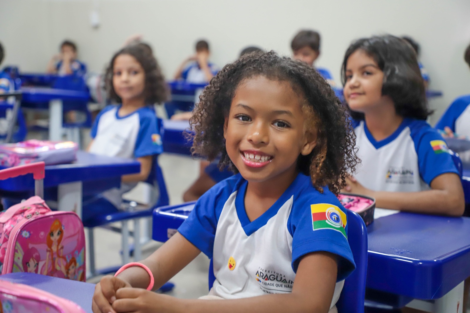 Atualmente, estão disponíveis 1.754 vagas, sendo 1.085 em escolas e 669 em creches.  Os pais ou responsáveis que ainda não realizaram a matrícula ou transferência de seus filhos podem procurar a unidade escolar mais próxima de sua residência.