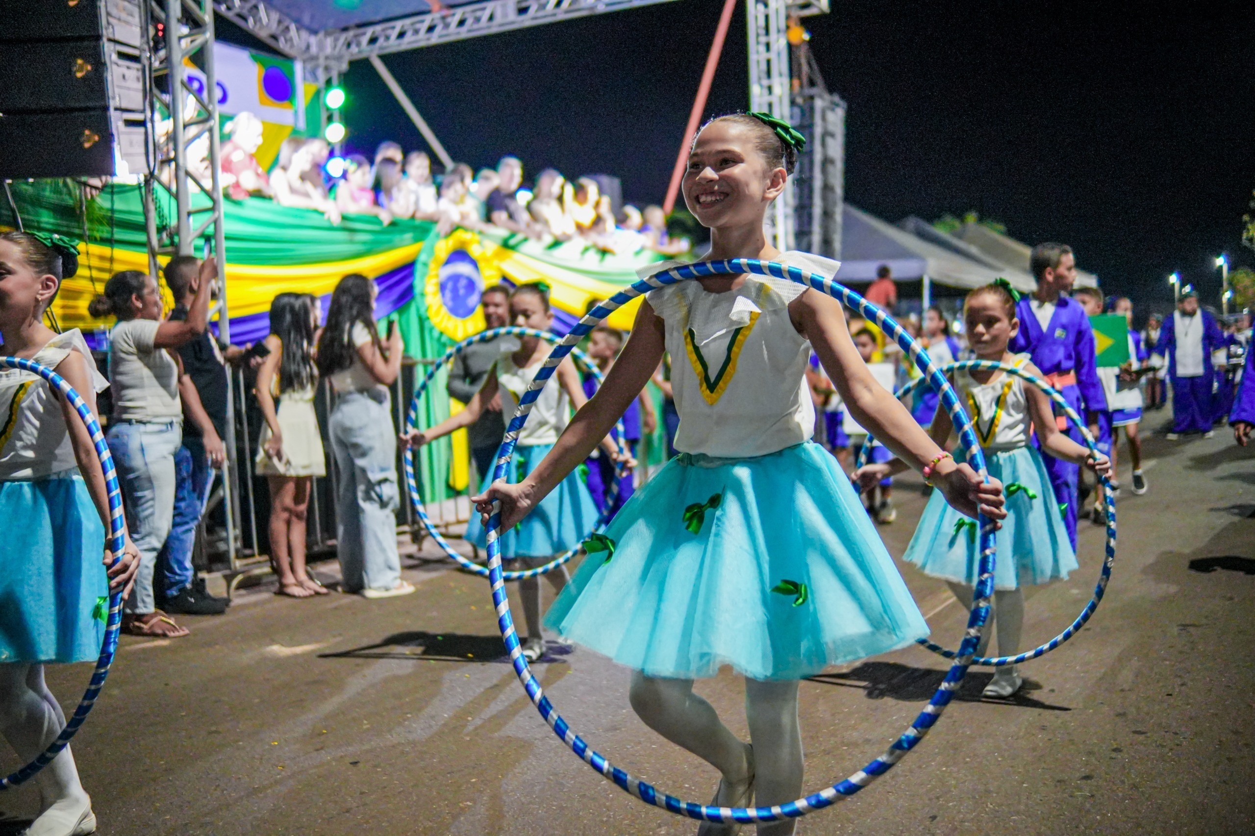 Em Araguaína, a celebração do 7 de Setembro ganhou o rosto das crianças. Ao longo do desfile, o público acompanhou apresentações que levaram para a avenida mensagens de cidadania, educação, valores e patriotismo.