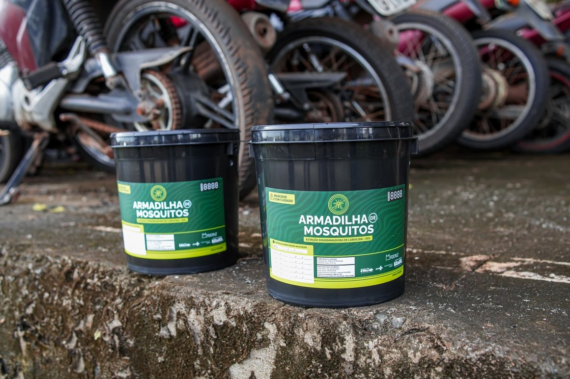 As armadilhas são instaladas em locais estratégicos e passam por manutenção periódica, realizada pelas equipes de vigilância.