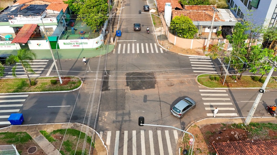 Os quatro semáforos funcionarão em dois tempos, ou seja, dois vão abrir ao mesmo tempo. Com essa dinâmica, será proibida a conversão à esquerda no cruzamento das vias