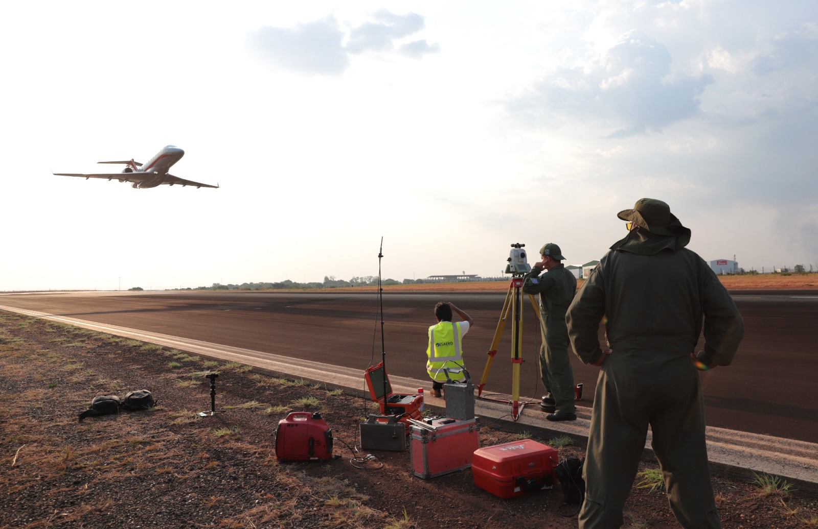 O avião da Força Aérea Brasileira fez sobrevoos no aeroporto de Araguaína durante três horas para testar o equipamento