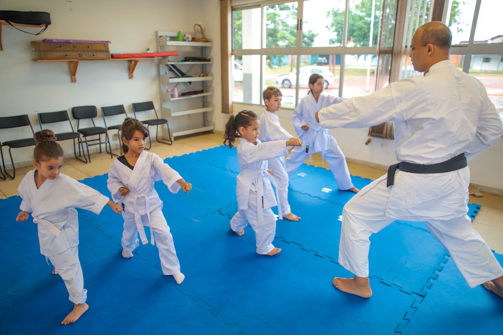 As atividades têm como objetivo ampliar o acesso ao esporte, à cultura e ao lazer no município. Há oportunidades nos três turnos, ampliando o acesso da população de todas as idades