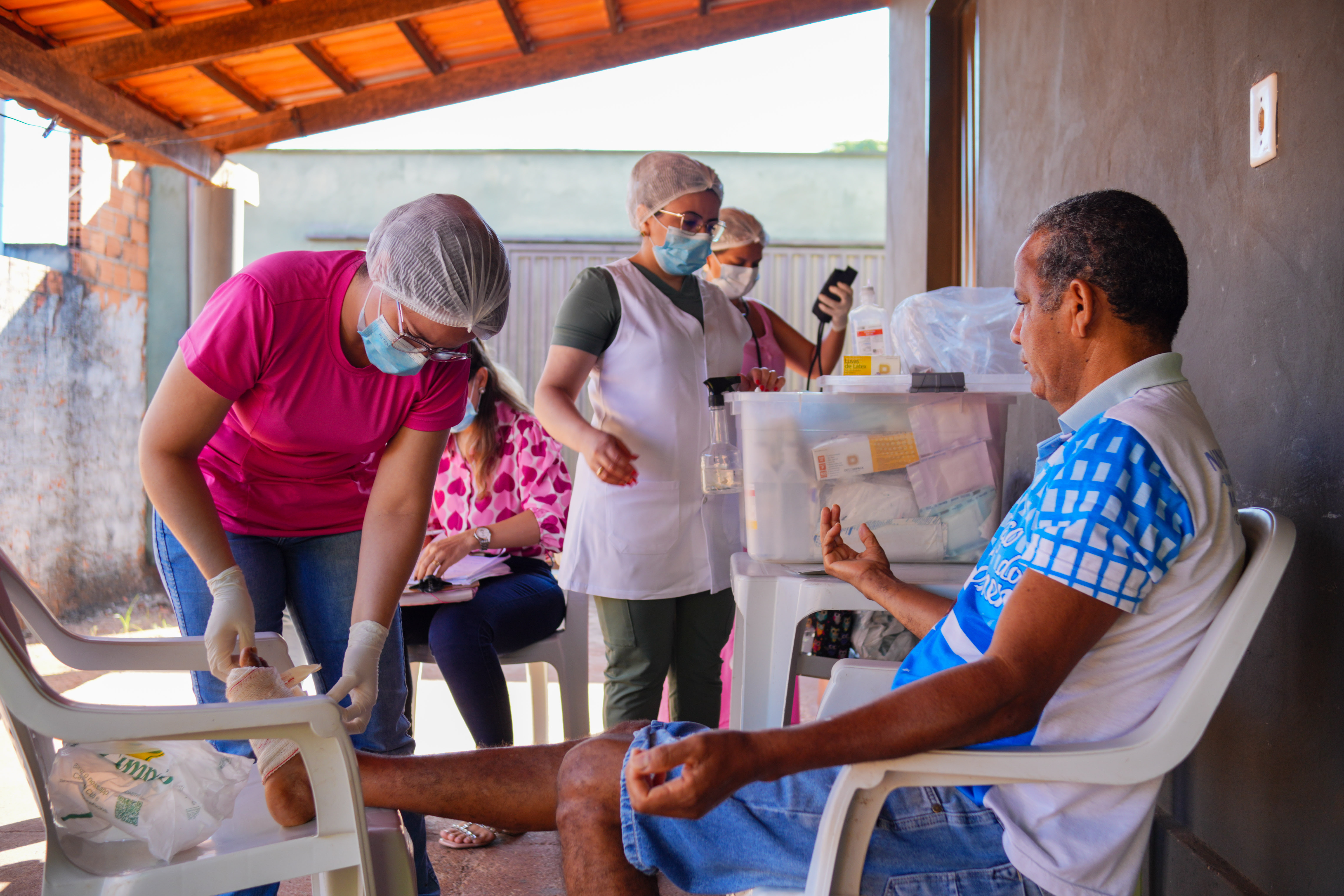 Para solicitar o atendimento, o paciente deve procurar a sua UBS de referência do seu bairro, apresentar o Cartão SUS, documento de identificação e o pedido médico para exames laboratoriais.