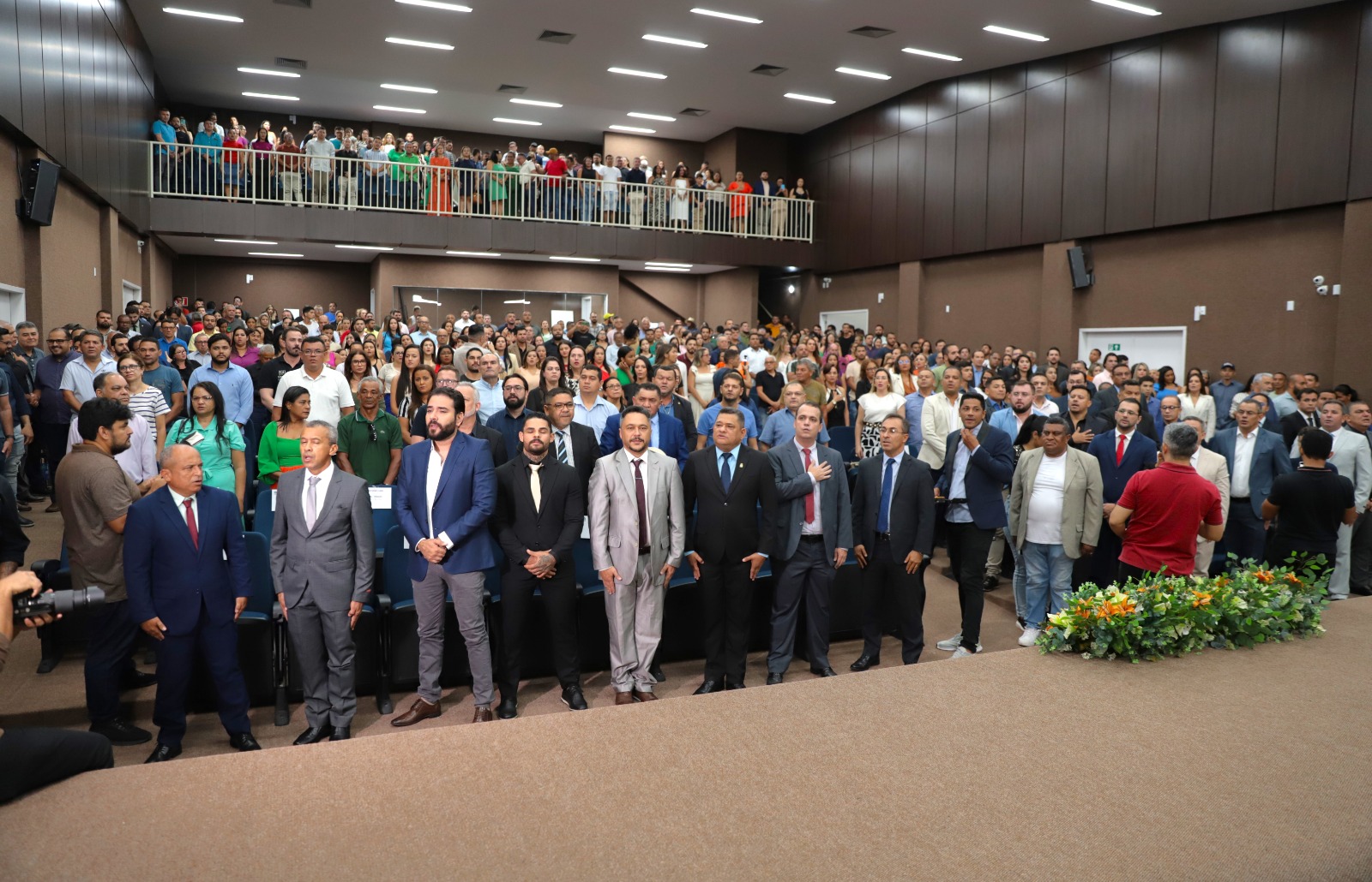 Durante a cerimônia, também foram diplomados os 19 vereadores eleitos e seus suplentes, assumindo o pleito municipal a partir de 2025 em Araguaína. A entrega do diploma pelo TRE marca a etapa final do processo eleitoral, confirmando que os candidatos escolhidos pela população cumpriram todas as formalidades previstas na legislação eleitoral e estão aptos a exercer o mandato